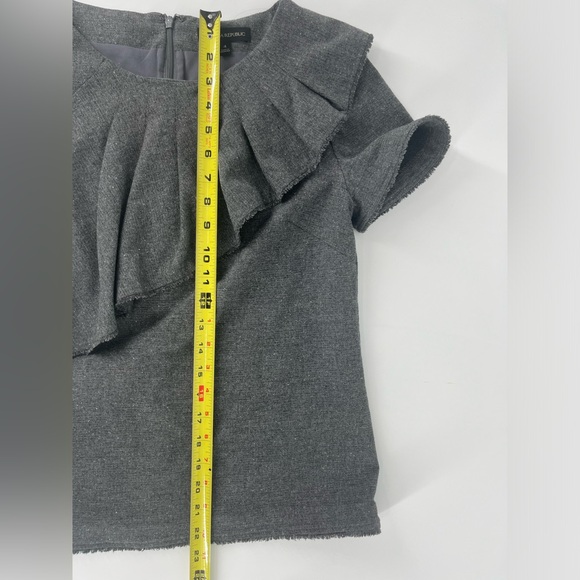 BANANA REPUBLIC Business Casual Grey Blouse Size 4. - Picture 9 of 12